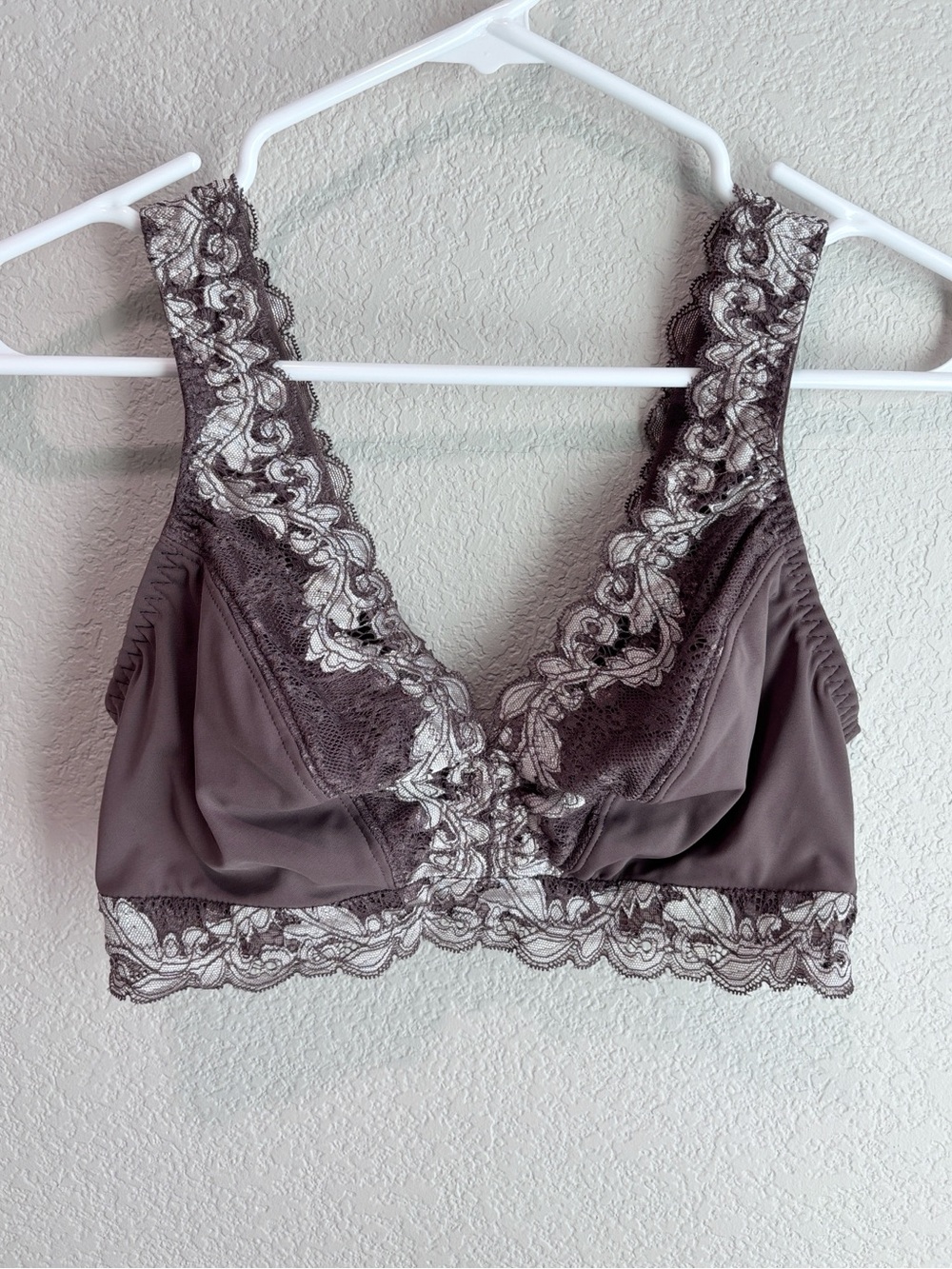 Breezies Soft Support Wirefree Bra Contrast Lace Style A373660 Size Medium